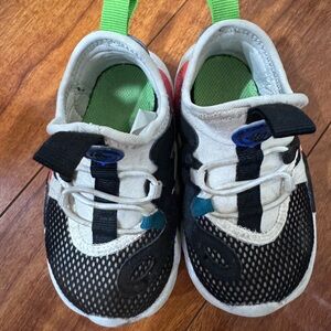 KIDS Nike sneakers slip on